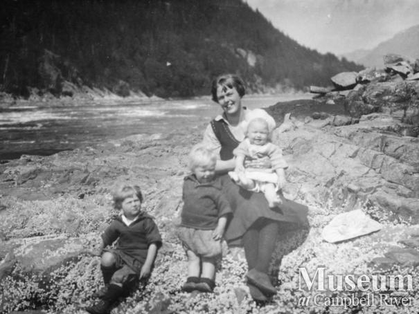Zaida Schnarr and daughters at Stuart Island.
