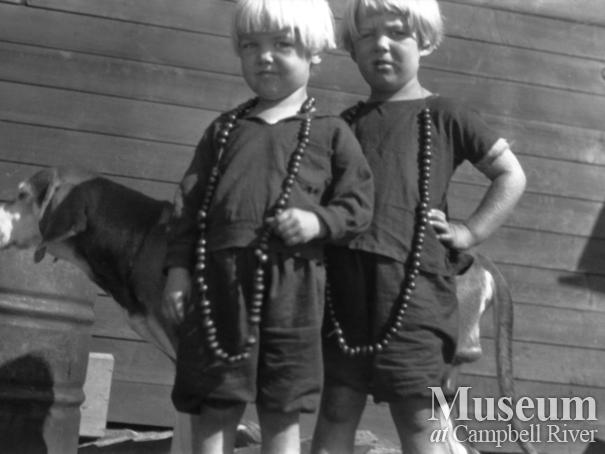 August and Zaida Schnarr's daughters wearing rosehip necklaces